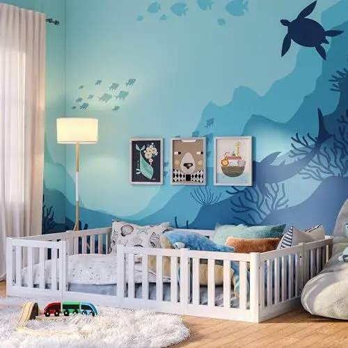 Produktbild: Bellabino Tapi Bett 140x200 cm, Kinderbett mit Rausfallschutz, inklusive Lattenrost, Montessori Bodenbett für Jungen und Mädchen aus Kiefer Massivholz, weiß lackiert, Bed