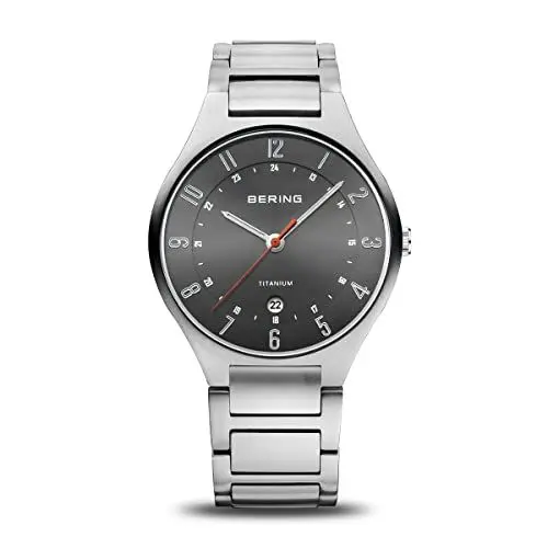 Produktbild: BERING Herren Quarz Uhr | Armbanduhr 39 mm silbernes Titangehäuse und graues Zifferblatt | Titanband mit Titanelementen | 5 ATM | 11739-772