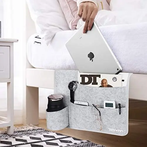 Produktbild: Betoores Bett Organizer, nachttisch Organizer, Filz Bettablage Organizer mit Flaschenhalter für Buch, Zeitschriften, iPad, Handy, Fernbedienung - Hellgrau