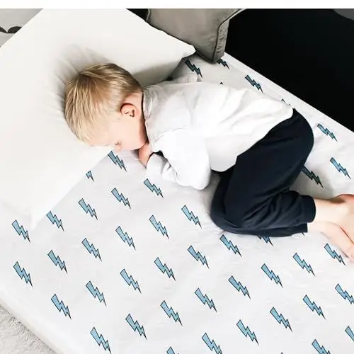 Produktbild: Bettunterlage wasserdicht für Kinder | passend für Einzel-, Kinder- und Babybett I Atmungsaktive, waschbare Matratzenauflage zum seitlichen Einstecken bei Inkontinenz I Matratzenschoner I Blitz