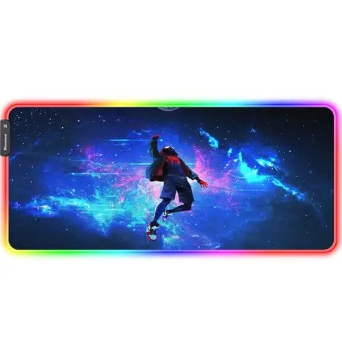 Produktbild: Bimormat Anime RGB Gaming Mauspad,900x400x3mm Groß Mousepad XXL,LED Schreibtischunterlage mit Rutschfester Gummibasis und Haltbaren Genähten Kanten für Personalisierter Gamer(DE9040-Fgmaskman)