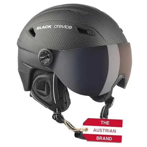 Produktbild: BLACK CREVICE Skihelm Silvretta I Skihelm mit Visier im Pilotenstyle I Skihelm Herren & Damen I Skihelm aus Polycarbonat I Atmungsaktiver Ski-Helm I Größenverstellbar (Carbon Schwarz, M)