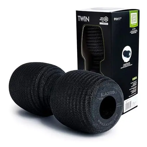Produktbild: BLACKROLL® TWIN Faszienrolle (30 cm x 13 cm), Massagerolle mit Aussparung für die Wirbelsäule, Fitness-Rolle für die punktuelle Selbstmassage und Regeneration, mittlere Härte, Made in Germany, Schwarz