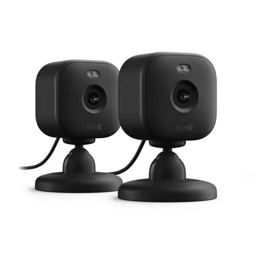 Produktbild: Blink Mini 2 – Überwachungskamera, smarte Plug-in-Sicherheitskamera mit HD-Nachtsicht in Farbe, integriertem Spotlight, Gegensprechfunktion und Bewegungserfassung – 2 Kameras (schwarz)
