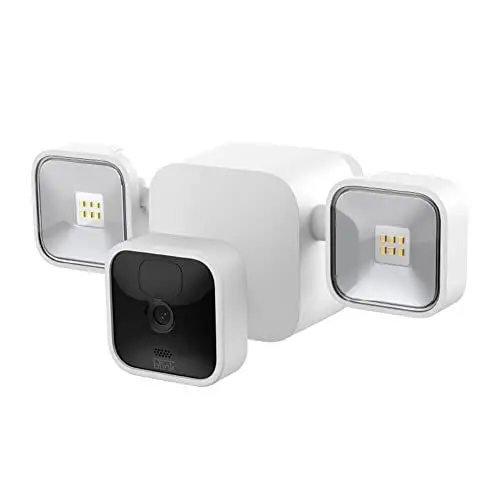 Produktbild: Blink Outdoor + Floodlight – kabellose, batteriebetriebene Flutlicht-Halterung und smarte HD-Überwachungskamera, 700 Lumen, Bewegungserfassung, Einrichtung in wenigen Minuten – 1 Kamera-Set