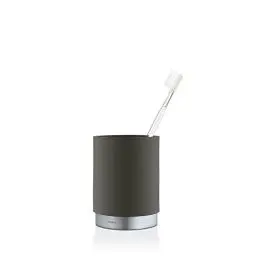 Produktbild: blomus -ARA- Zahnputzbecher aus Polystone / Edelstahl, Anthrazit, trendiger Zahnbürstenhalter für Bad, Aufbewahrung Zahnpasta, Freistehend, Badaccessoire (H / B / T: 11,5 x 8 x 8 cm, Anthrazit, 68862)