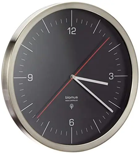 Produktbild: blomus -CRONO- Funkuhr M mit mattiertem Edelstahlrand, edles Schwarz, Wanduhr, automatische Zeiteinstellung, hohe Genauigkeit, exklusives Wohnaccessoire (H / B / T: 30,5 x 30,5 x 4 cm, Schwarz, 65437)