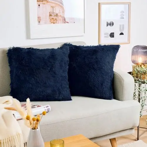 Produktbild: Blumtal 2er Set Kuscheliger Kissenbezug 45x45 cm - Dekokissen aus Kunstfell mit Reißverschluss weiche Kissenhülle - Flauschiger Bezug für Sofakissen Couchkissen, Oeko-Tex Zertifiziert, Dunkelblau