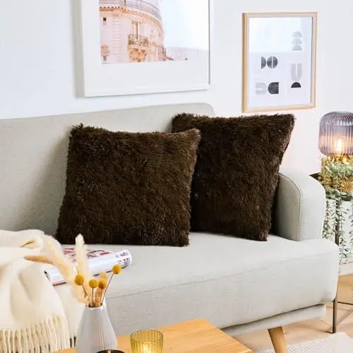 Produktbild: Blumtal 2er Set Kuscheliger Kissenbezug 45x45 cm - Dekokissen aus Kunstfell mit Reißverschluss weiche Kissenhülle - Flauschiger Bezug für Sofakissen Couchkissen, Oeko-Tex Zertifiziert, Dunkelbraun