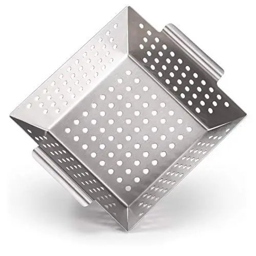 Produktbild: Blumtal Grillschale aus 100% Edelstahl - perfekt für Grillgemüse, Grillkorb geeignet für alle Grillarten, Grillzubehör, Spülmaschinengeeignet, 21 x 21 x 6 cm (Medium)
