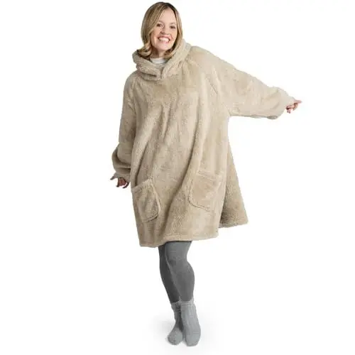 Produktbild: Blumtal Hoodie Decke Damen mit Ärmeln und Kapuze - OEKO-TEX zertifizierter Kuschelpullover Damen - Decke zum Anziehen - Decken Hoodie Damen - Kuschelpullover warm - Decken Pullover in Sand - Beige