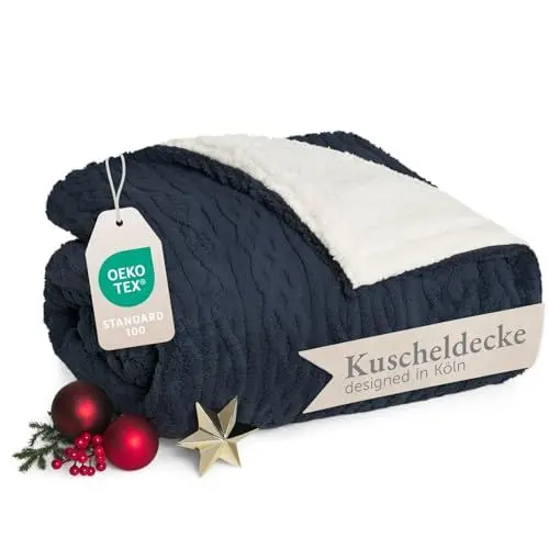 Produktbild: Blumtal Kuscheldecke 150x200 cm mit Zopfstrick-Optik - Oeko-TEX zertifizierte Mikrofaser Fleecedecke mit weicher Sherpa-Innenseite - Kuscheldecke flauschig - Dicke Kuscheldecke in Dunkelblau und Weiß