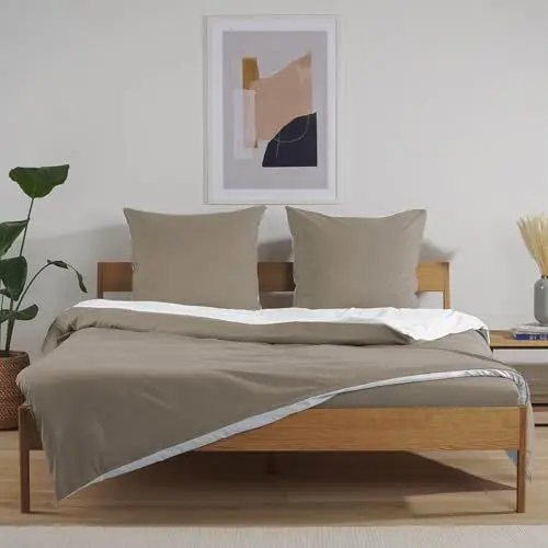 Produktbild: Blumtal Wendebettwäsche 135x200 - aus atmungsaktiver Mikrofaser - Bettbezug 135x200 + Kissenbezug 40x80 Oeko-Tex - weiches & bügelfreies Bettwäsche-Set, 2teilig, Taupe/Weiß