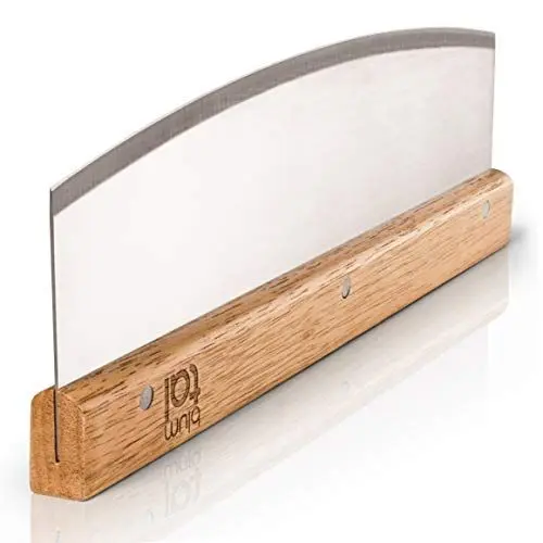 Produktbild: Blumtal Pizzaschneider Edelstahl - Profi Pizzamesser Mit 32cm Klinge - Rostfreier Pizza Cutter - Scharfes Wiegemesser + Holzgriff