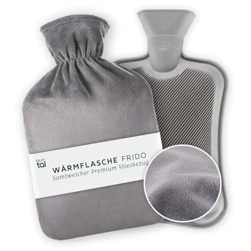 Produktbild: Blumtal Premium Wärmflasche mit Bezug aus weichem Fleece - Wärmeflasche aus Naturkautschuk - Bettflasche für Erwachsene - Hot Water Bag Luxus - auslaufsichere Bettflasche - weiche Bettflasche Grau