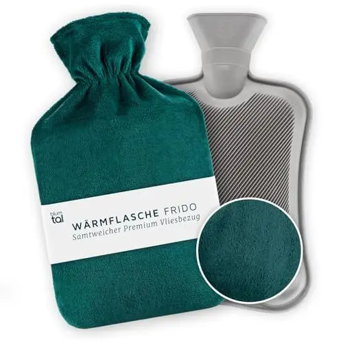 Produktbild: Blumtal Premium Wärmflasche mit Bezug aus weichem Fleece - Wärmeflasche aus Naturkautschuk - Bettflasche für Erwachsene - Hot Water Bag Luxus - auslaufsichere Bettflasche - weiche Bettflasche Petrol