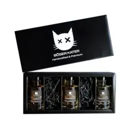 Produktbild: Böser Kater Whisky Tasting Set, das perfekte Geschenk für jeden Anlass in hochwertiger Geschenkbox, Blended Malt Whisky, Bourbon & Butterscotch Likör mit Whisky, 3x 0,1l 40% Vol.