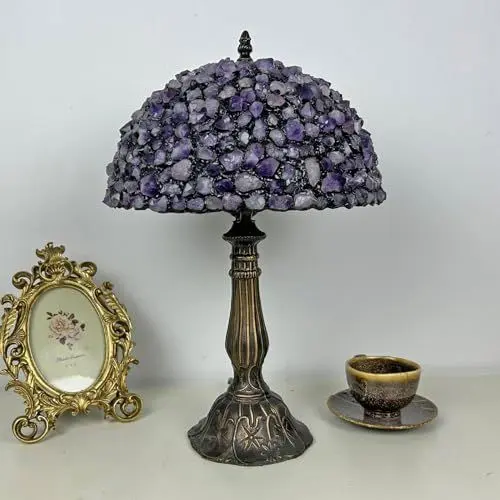 Produktbild: BOTOWI Tiffany Stil Amethyst Buntglas Tischlampe, 12X12X19 Zoll lila Achat Stein Nachttisch Schreibtisch Leselicht Dekor Schlafzimmer Wohnzimmer Haus Büro