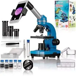 Produktbild: Bresser Junior Schülermikroskop BIOLUX SEL mit Smartphonehalter, reichhaltigem Zubehör und Barlow-Zoom-System für Kinder, Einsteiger und Erwachsene, blau