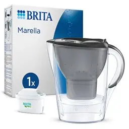 Produktbild: BRITA Wasserfilter-Kanne Marella graphit (2,4l) inkl. 1x MAXTRA PRO All-in-1 Kartusche – Filter zur Reduzierung von Kalk, Chlor, Blei, Kupfer & geschmacksstörenden Stoffen im Wasser