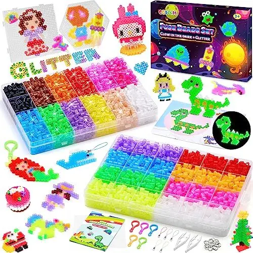 Produktbild: Bügelperlen Fuse Beads Kit, 5.000 Glitzer Bügelperlen 5 mm Nachfüllset Steckperlen Leuchtend im Dunkeln, Bastelperlen Set Kindern mit Stiftplatte, Bügelpapier, Pinzette, DIY-Perlen Geschenk für Kinder