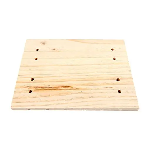 Produktbild: BUGUUYO Holz Fußmatte Für Meerschweinchen Und Eichhörnchen Krallenbrett Für Kaninchen Und Chinchillas Haustier Fußpolster Mit Löchern Für Einfache Befestigung Am Käfignetz