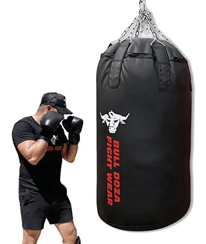 Produktbild: BULL DOZA FIGHT WEAR Riesiger, strapazierfähiger selbstbefüllbarer Boxsack – mit hängenden Ketten, Wirbel, Karabiner – für MMA, Kickboxen, Muay Thai, Kampfsport (Schwarz, XXL Jumbo Tank 4FT)