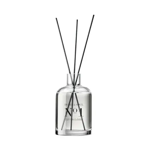 Produktbild: BUTLERS Raumduft Stäbchen Home & Soul No 1 -Cotton Clouds- 250ml | Rattan Duftstäbchen mit ätherischen Ölen | angenehmer Raumerfrischer für Badezimmer Regal Dekoration