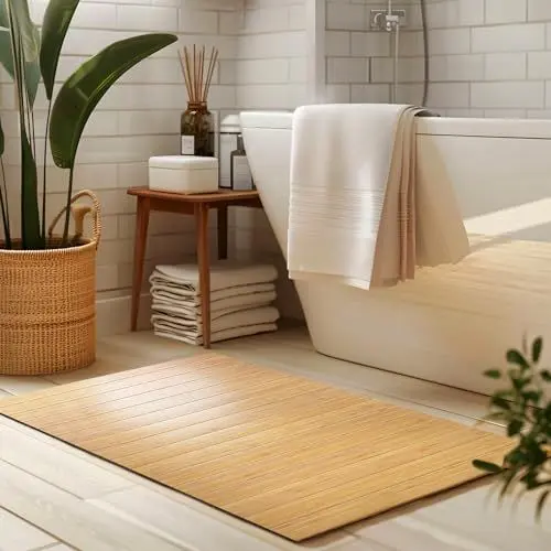 Produktbild: casa pura Badezimmermatte Bambus Holz 60x90cm 8mm Dick | Duschmatte rutschfest und waschbar | Badewannenmatte Antirutschmatte für Dusche und Sauna (Natur, Emma)