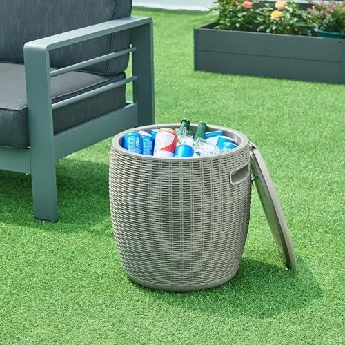 Produktbild: casa.pro Kühlbox Avetrana 4-in-1 Outdoor Beistelltisch Hocker 37 L Gartenbox 44 x Ø40 cm Getränkekühler Garten Kühltisch Rattan-Optik Hellbraun