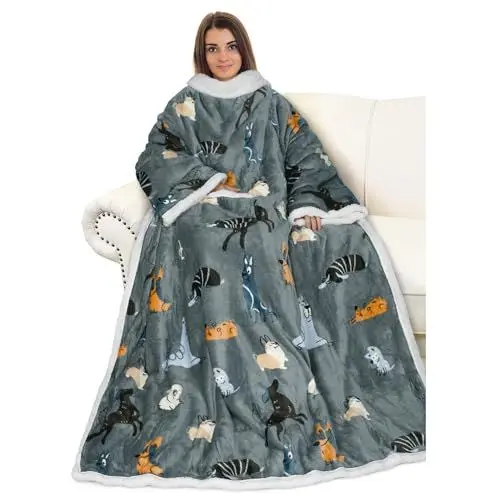 Produktbild: Catalonia Classy Flauschig Kuscheldecke mit Ärmeln Warm Weihnachten Geschenk für Frauen Herren, Flauschige Sherpa Tragbare Decke mit Ärmeln, Wohndecke zum Anziehen Erwachsene, 185 x 140 cm Hund Grau