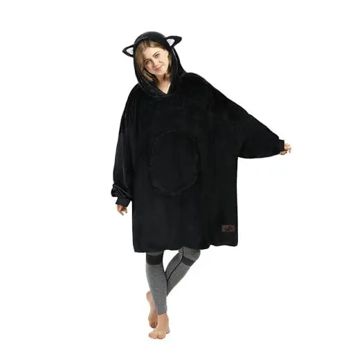 Produktbild: Catalonia Classy Übergroße Schwarze Katze Sherpa Hoodie Decke, Flauschige Warme Kuscheldecke mit Ärmeln und Kapuze, Tragbare Decke zum Anziehen als Geschenkidee für Damen Herren Kinder