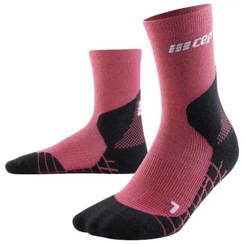 Produktbild: CEP - HIKING LIGHT MERINO MID CUT SOCKS REDESIGN für Damen | Bessere Stabilität dank Wandersocken mit Kompression | Trekkingsocken für leichte Beine in berry | Größe IV | L