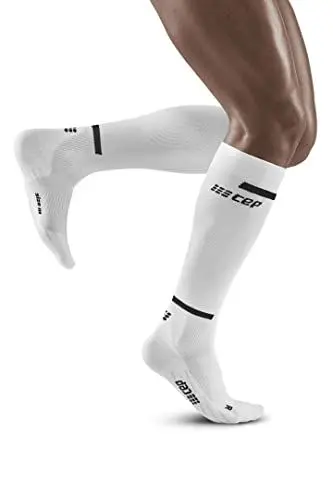 Produktbild: CEP - THE RUN COMPRESSION SOCKS TALL für Herren | Lange Laufsocken in weiß mit Kompression | Regenerierende Kompressionsstrümpfe für Männer | Gr. III | M