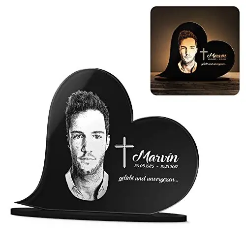 Produktbild: CHRISCK design Edles Gedenkstandbild Gedenktafel mit Gravur Fotogravur | Grabstein Herz-Form liegend in 2 Größen Grabschmuck graviert für Menschen Grabplatte | im Kerzenschein schön Leuchtend
