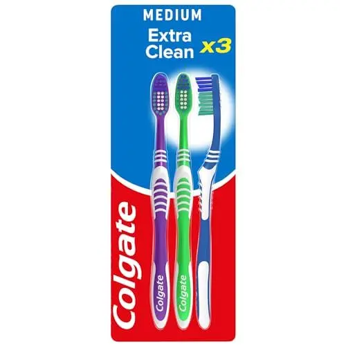 Produktbild: Colgate Zahnbürste Extra Clean, 3 Stück – Handzahnbürste mit mittelharten Borsten erreicht die Zahnzwischenräume sowie hinteren Zähne – Zahnreinigung mit integriertem Zungenreiniger