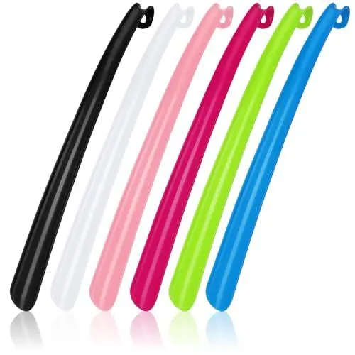 Produktbild: com-four® 6X Schuhlöffel (42 cm) – Schuhanziehhilfe aus Kunststoff mit Aufhängeloch, Leichter Schuhanzieher, komfortabel & stabil für müheloses Anziehen Aller Schuhe (06 Farben - 42 cm)