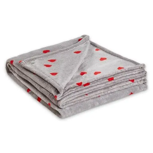 Produktbild: Como Kuscheldecke Grau mit roten Herzen Moderne Sofadecke, fein gestrickte Wohndecke, 100% Polyester, 240 GSM, gesäumte Einfassung 150 x 200 cm