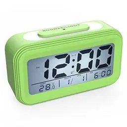 Produktbild: Coolzon Digitale Wecker Batterie, Digitaluhr Wecker Digital mit Großer LED digitalwecker Datum Temperatur Anzeige, Kinderwecker Snooze Reisewecker Nachtlicht, Grün