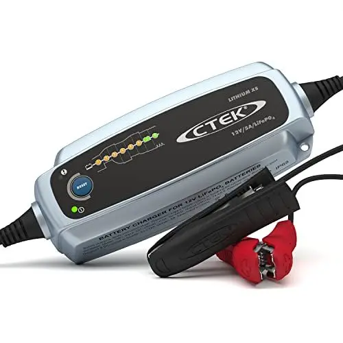 Produktbild: CTEK Lithium XS, Batterieladegerät 12V, Ladegerät LiFePO4, Lithium Ionen Ladegerät Auto, Intelligentes Ladegerät Autobatterie, Erhaltungsladegerät, Batteriepfleger Mit UVP Und Connect and Forget