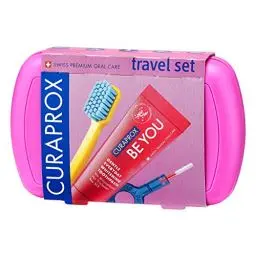 Produktbild: Curaprox Travel-Set Rosa - Zusammensteckbare Reisezahnbürste CS 5460 + «Be You»-Reisezahnpasta + 2 Interdentalbürsten CPS prime 07 und 09 - Reise-Zahnpflege-Set 9,5 cm x 6 cm