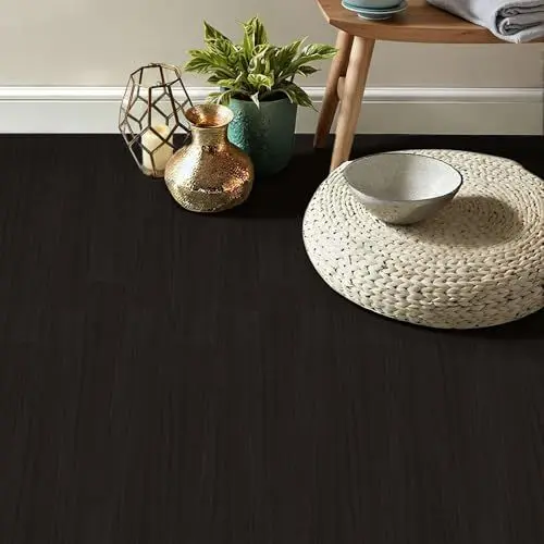 Produktbild: DARDVORLAG PVC Bodenfliesen Selbstklebend – 36 Stück,5,01 m², Wasserfest & Rutschfest – Vinyl Bodenaufkleber für Wohnzimmer & Schlafzimmer (schwarz, 91,4 x 15,2 x 0,1 cm)