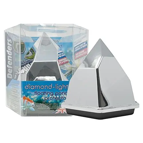 Produktbild: Das Brummen Teichschutz von Defenders, in Diamantform, lichtreflektierend (Schwimmende Pyramide schützt Gartenteiche, tierfreundliche Reiher-Abschreckung)