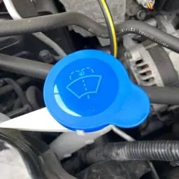 Produktbild: Deckel Scheibenwaschbehälter Kompatibel Mit Nissan Für Qashqai Für Dualis J10 J11 Wischer-Auto-Scheibenwischer-Waschflüssigkeitsbehälter-Flaschendeckel-Kappen-Abdeckungs-Scheibenwaschmittel 28913JD00A