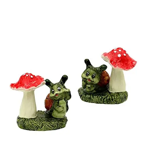 Produktbild: Dekohelden24 Keramik Schnecke/Dekoschnecke mit Pilz im 2er Set, Gartendeko, Maße ca. 9,5 x 6 x 8,5 cm, Grün
