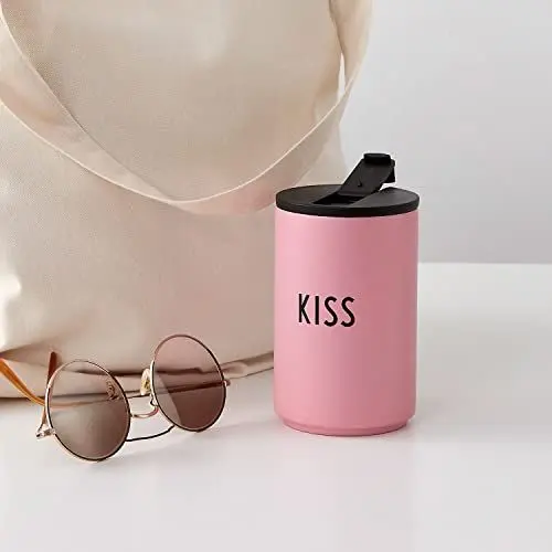 Produktbild: Design Letters Thermobecher KISS | Thermobecher kaffee to go | Kaffeebecher To Go aus Edelstahl doppelwandig isoliert, auslaufsicher | Geschenke für frauen, Männer | Travel mug | 350 ml