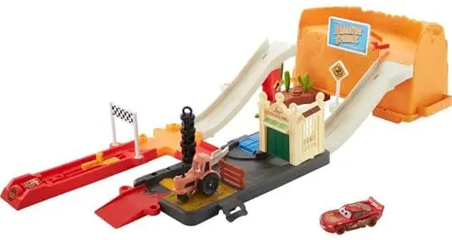 Produktbild: Disney Pixar Cars HDN02 - Renn & Los Spielset mit Aufbewahrungswanne, 20+ Teile, 1 Lightning McQueen Fahrzeug & 1 Traktor, 3 verschiedene Konfigurationen, Spielzeuggeschenk für Kinder ab 4 Jahren