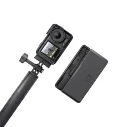 Produktbild: DJI Osmo Action 4 Adventure-Combo – 4K/120fps wasserdichte Kamera, 1/1,3-Zoll-Sensor, 10-Bit und D-Log M, 155°-Ultraweitwinkel-Sichtfeld, bis zu 7,5 Std. mit 3 zusätzlichen Akkus für Vlogging
