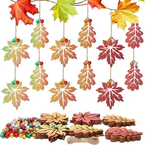Produktbild: DKINY 30 Stück Ahornblatt Anhänger Holz, Herbstblätter Deko mit Glocke und Handseil, Herbst Blatt Holzanhänger, Ahornblätter Holzhänger, Herbst Hängende Deko für Fenster Tür Herbstzeit Thanksgiving