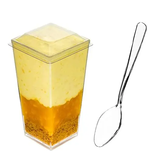 Produktbild: DLux 100 x 90ml Mini Dessertbecher mit Deckel und Löffel - Klein Quadratische Wiederverwendbare Dessertgläser Plastik Kunststoff - Einweg Dessertschalen, Servierschalen, Dessert Gläser Set